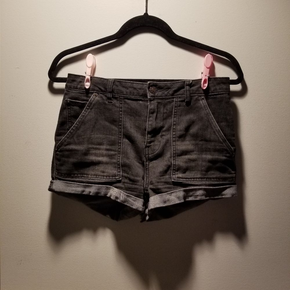 🌻👙Free People denim shorts with slight distressing in back